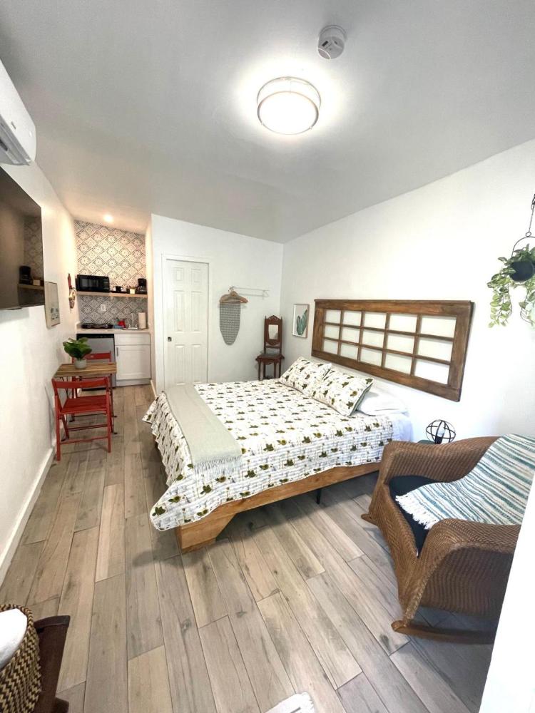 Deluxe Queen Room interior